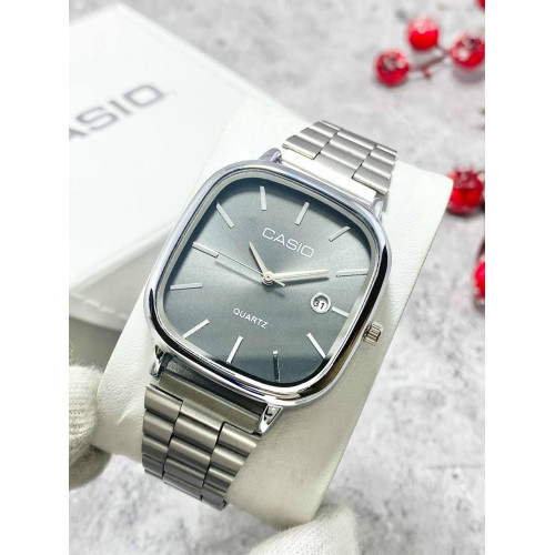 Наручные часы Casio Quartz с серебристым циферблатом и черным корпусом