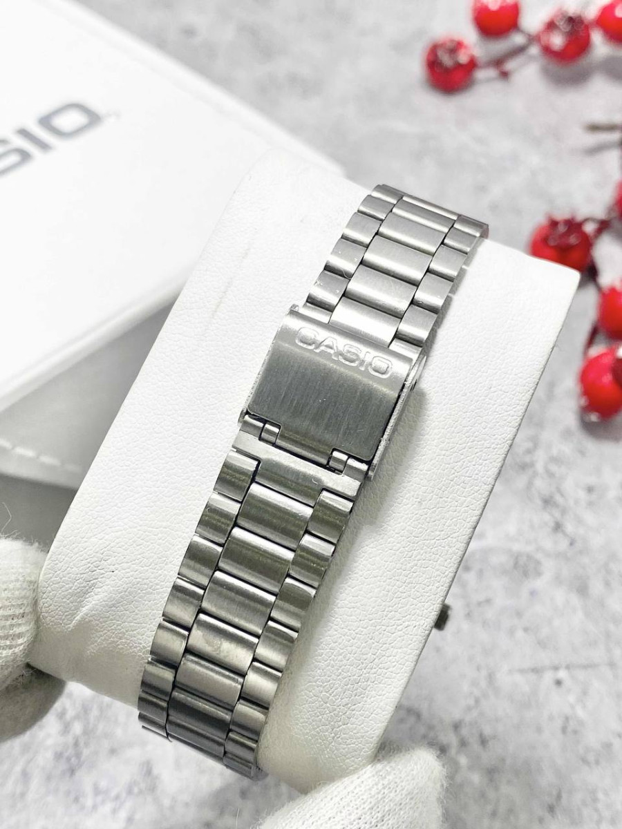 Наручные часы Casio Quartz с серым циферблатом