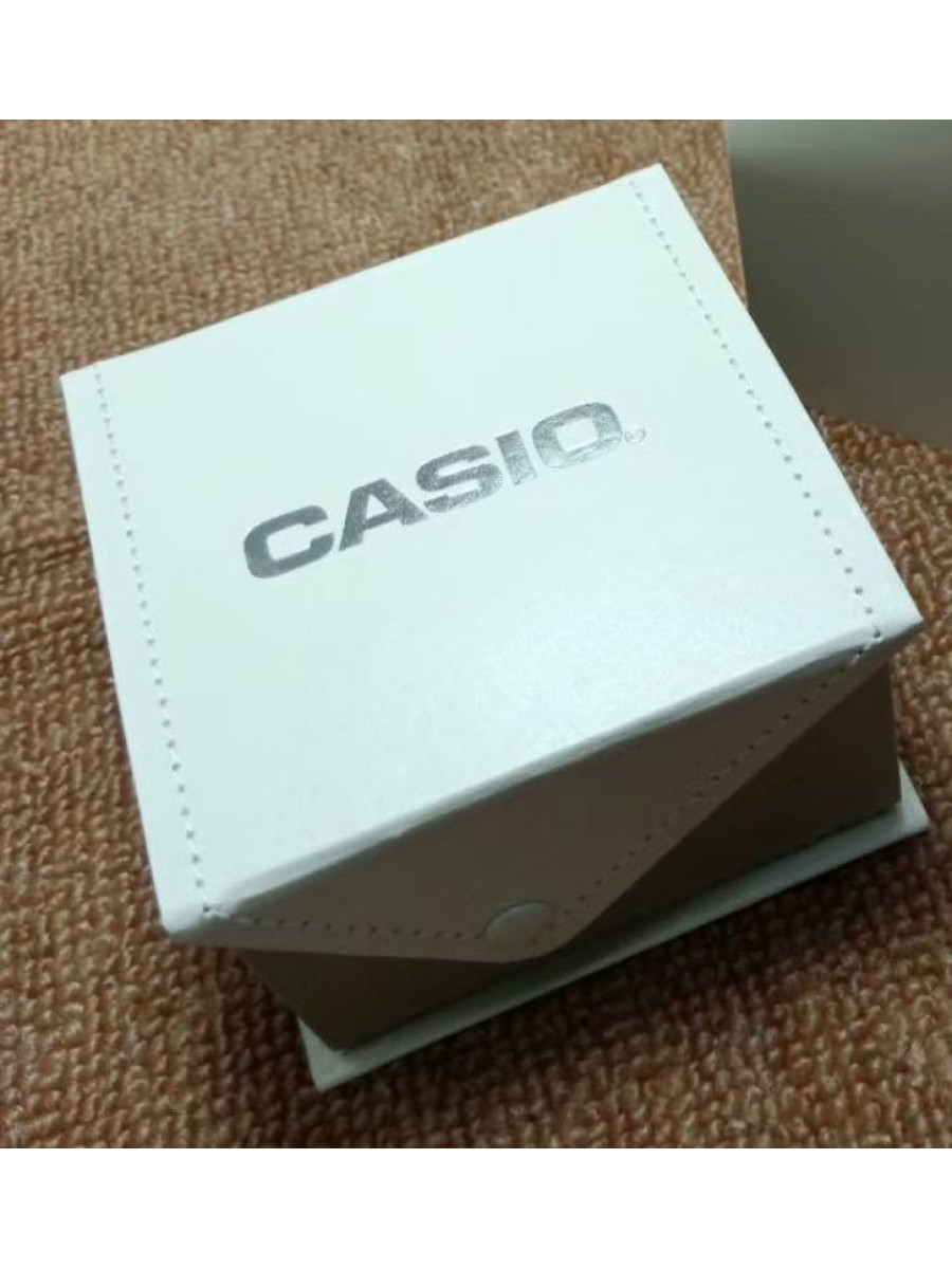 Наручные часы Casio Quartz с серебристым циферблатом