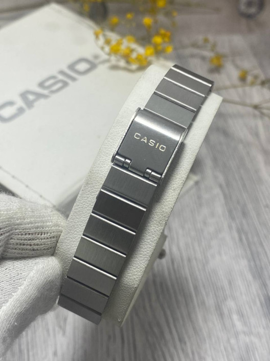 Наручные часы Casio Quartz черные со стальным браслетом и кристаллами