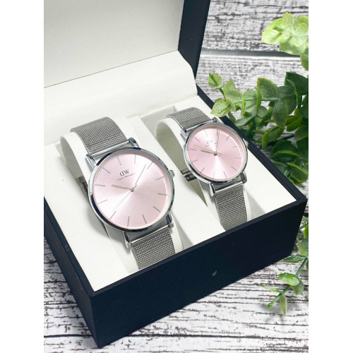 Комплект наручных часов Daniel Wellington с розовым циферблатом и серебристым корпусом